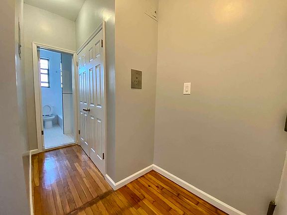 5th image of 520 Lincoln Pl APT 5B