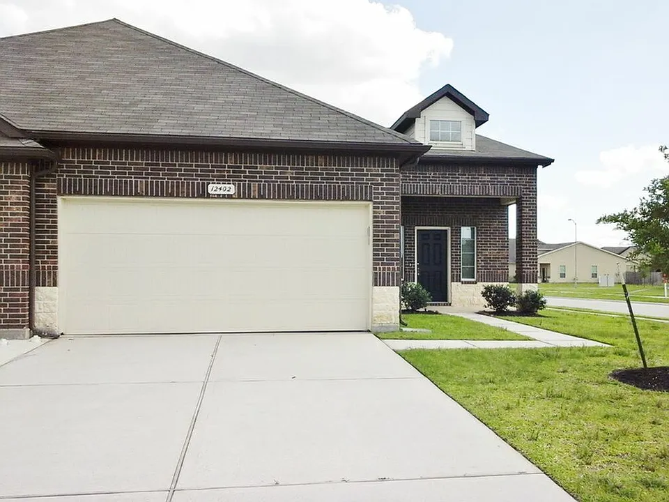 12402 Maura Ln