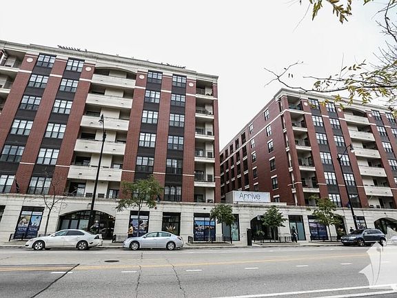 2nd image of 1936 S Wabash Ave #307