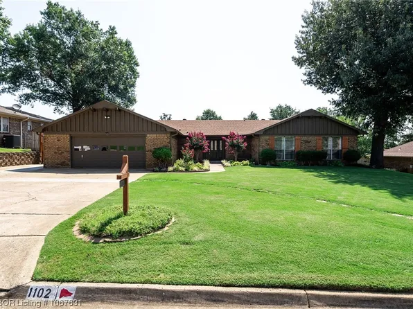 1102 3rd Ter, Barling, AR 72923
