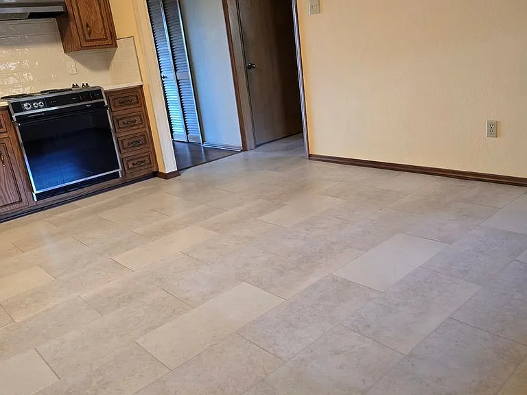 210 Carl Dr #B4 — Photo 1