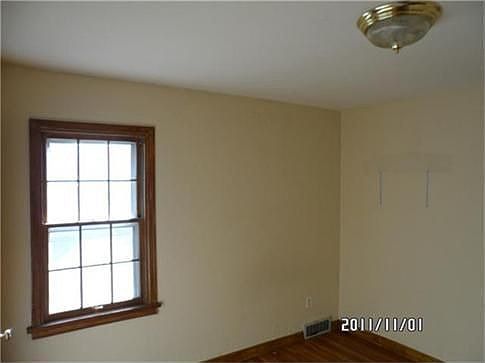 5th image of 646 S Westwood Ave