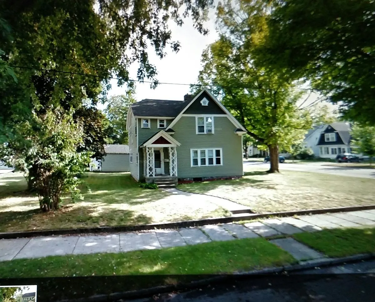 249 Mill St photo 1