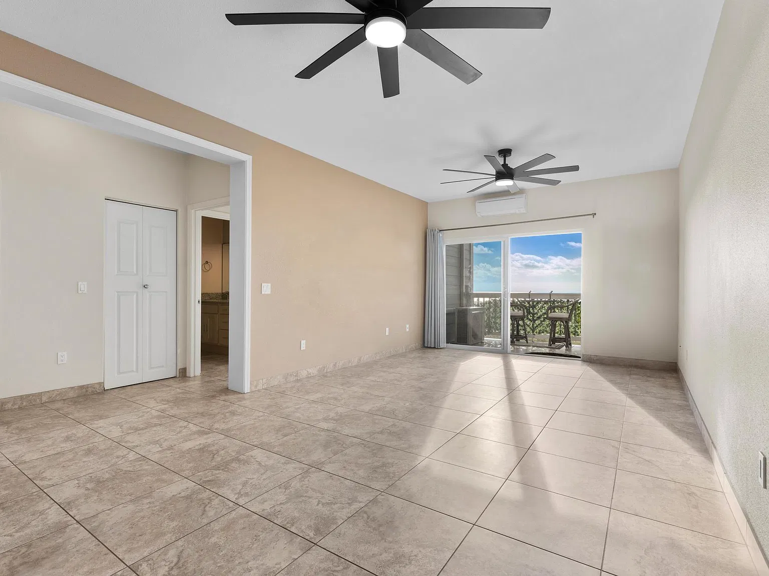 2 bed, 1010 sqft, $2,850 — Photo 3