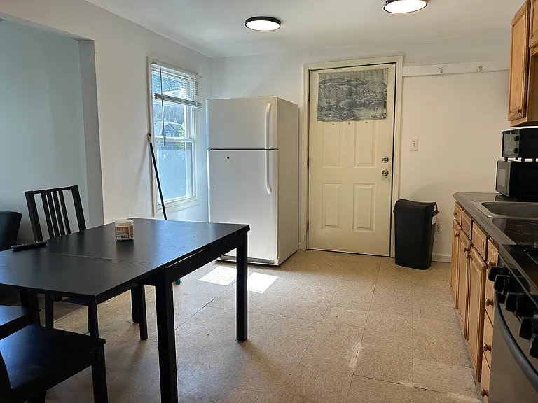 61 Walnut St #1 — Photo 7