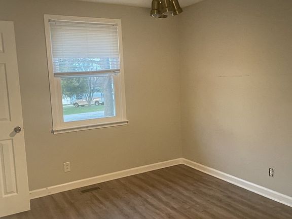 5th image of 2183 Blakemore Dr
