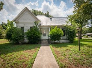 500 Short St, Smithville, TX 78957