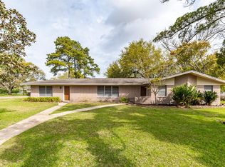 501 Park St, Anahuac, TX 77514