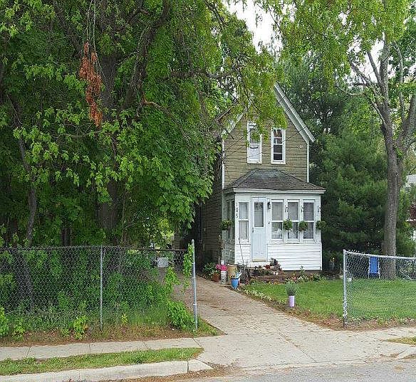 2nd image of 185 Cherry Ave