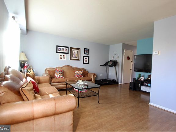 5th image of 704 W Side Dr #4A