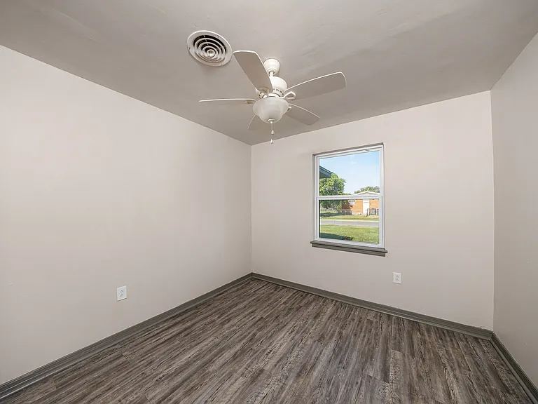 1502 NW 48th St — Photo 9
