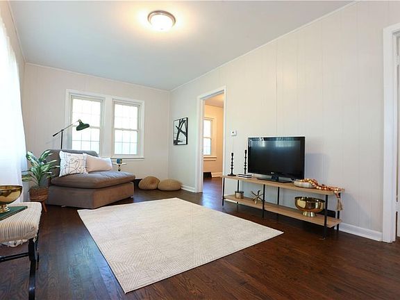 4th image of 1034 E Lexington Ave