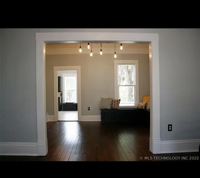 704 S Poplar St — Photo 2