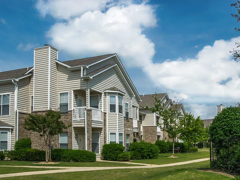 Waterford Place Apartment Homes — Photo 1