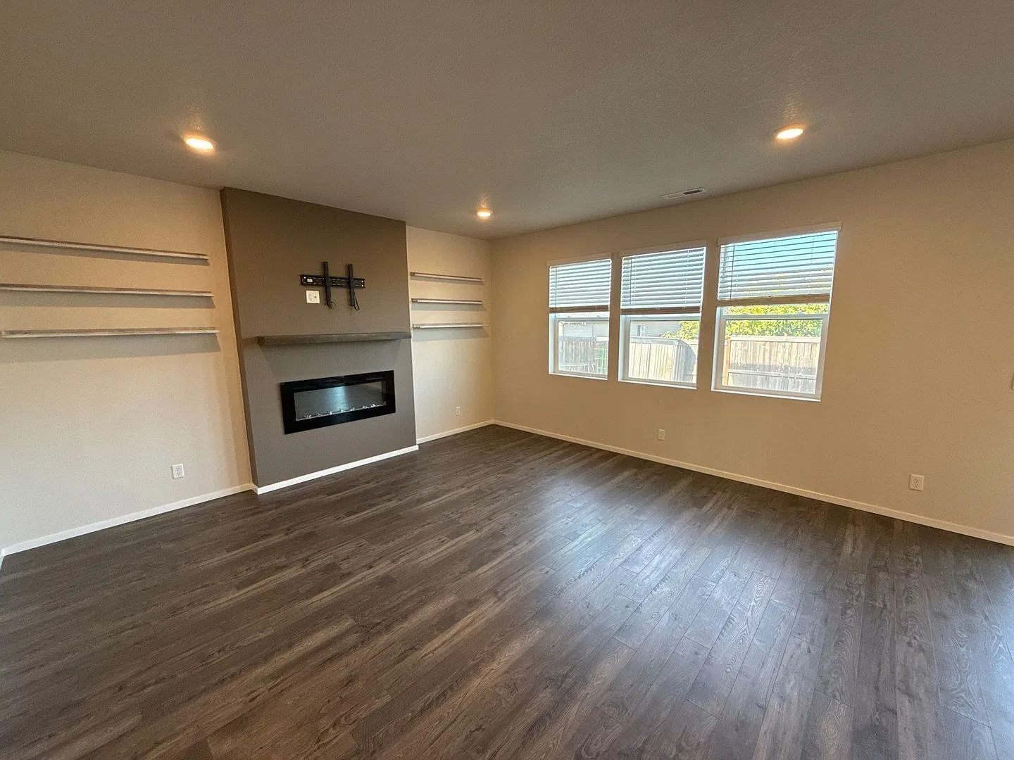 5 bed, 3.0 bath, 2535 sqft, $3,000 — Photo 4