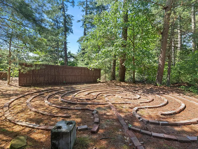 57 Harvest Wood Dr — Photo 28
