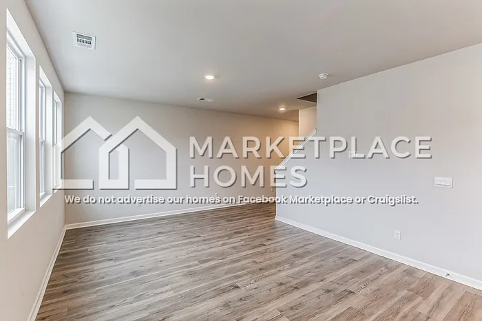 4 bed, 2.5 bath, 1821 sqft, $2,300 — Photo 4