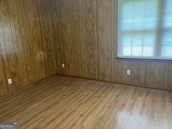 5th image of 227 Bulloch St APT A