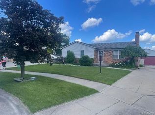 50500 Pembroke Dr, Chesterfield, MI 48047