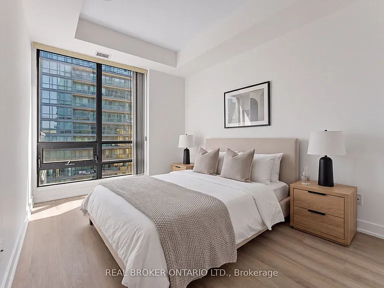 438 King St W #1404 — Photo 10