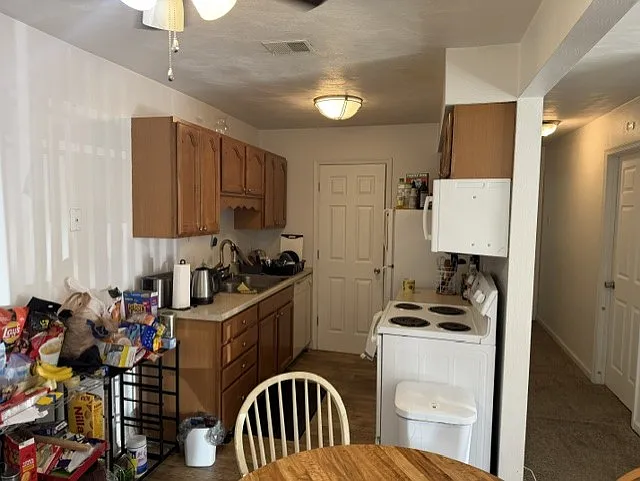 2 bed, 900 sqft, $1,400 — Photo 4