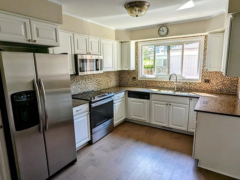 4676 Fairmont Dr — Photo 9