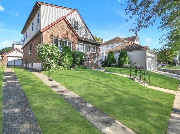 82-59 258 Street, Glen Oaks, NY 11004