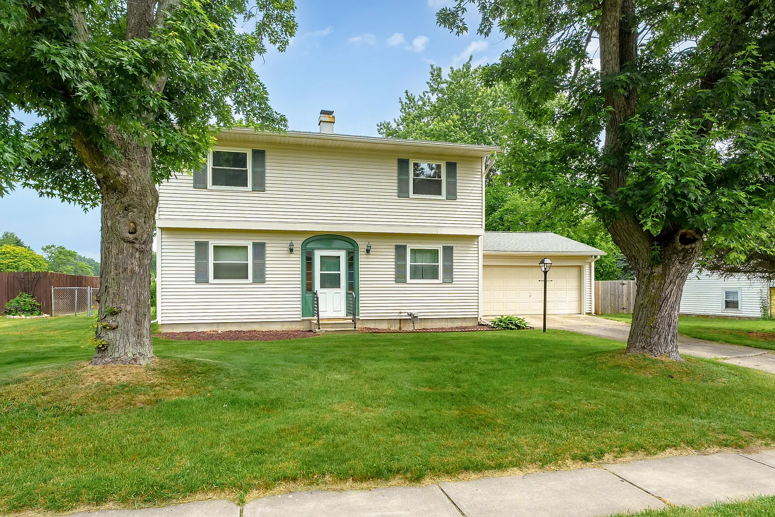 2830 Daventry Ave photo 1