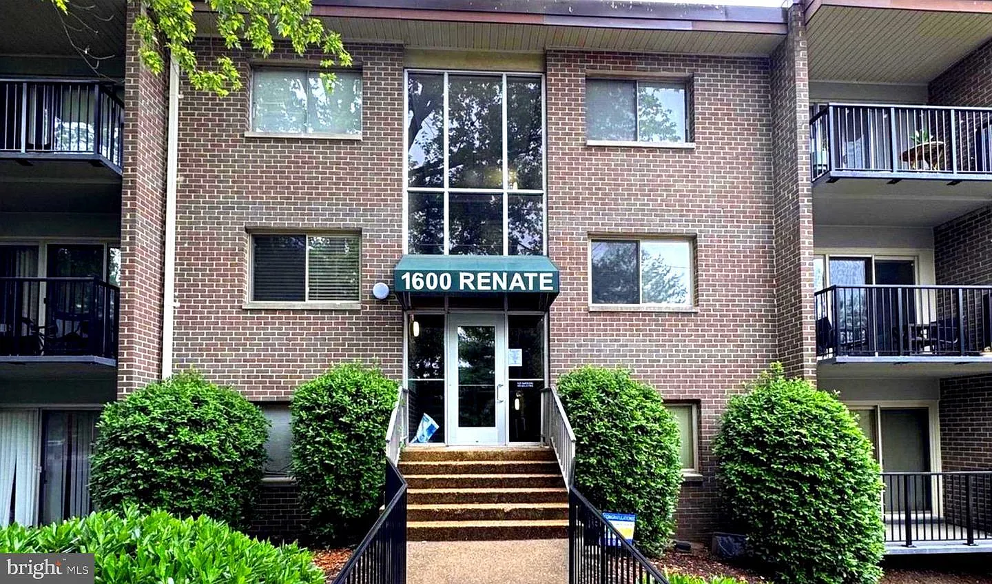 2 bed, 883 sqft, $1,890 — Photo 2