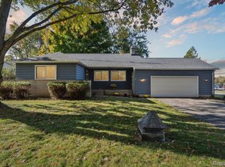 5100 Glen Cove Ln, Flint, MI 48507