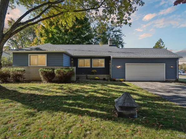 5100 Glen Cove Ln, Flint, MI 48507