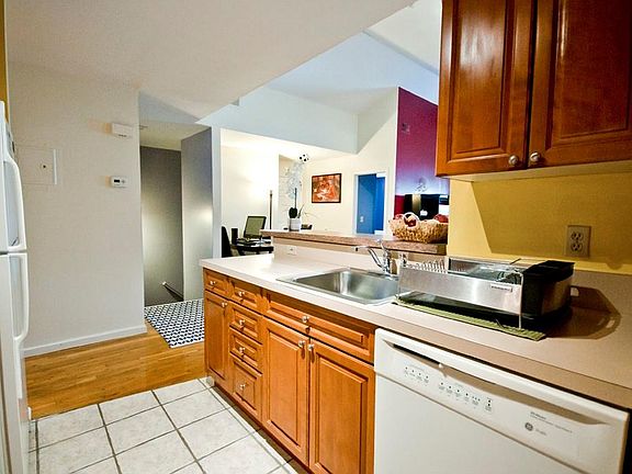 5th image of 107 Pelhamdale Ave