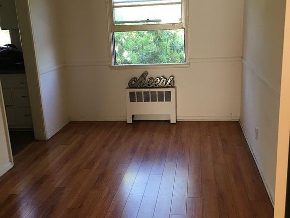 4th image of 200 S Sycamore Ave APT 21
