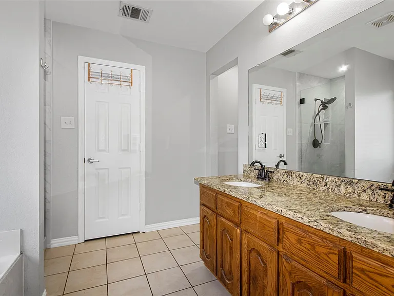 605 Chestnut Ct — Photo 26