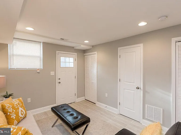 951 Jefferson St NE — Photo 7