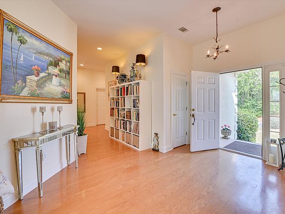 5th image of 100 Cottonwood Creek Ln