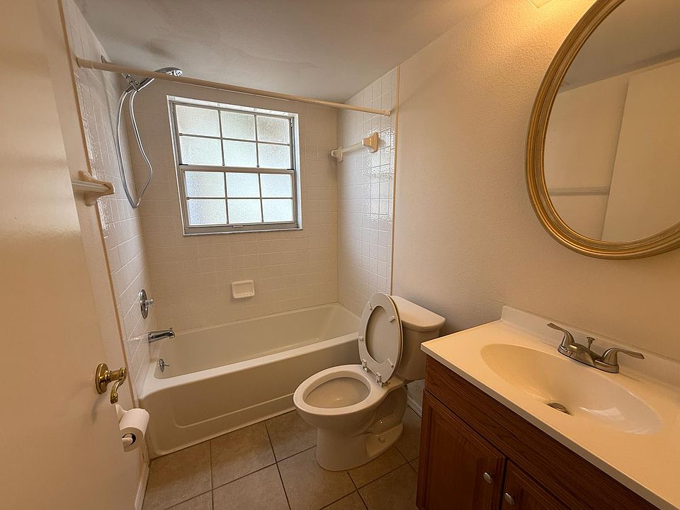 Guest and second room bath