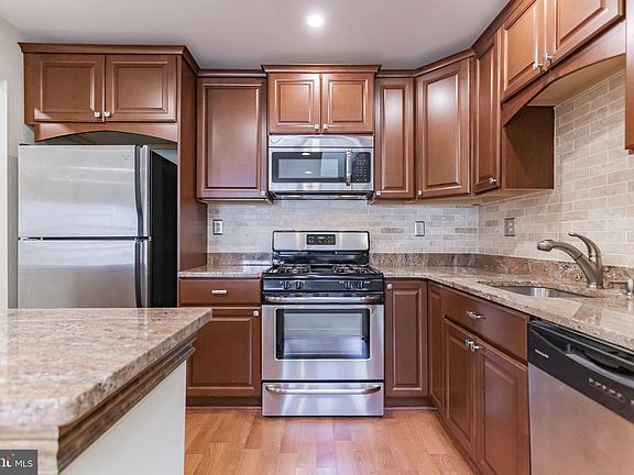 2nd image of 806 Diamond Dr