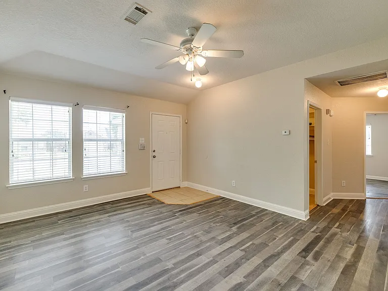 4033 Carver Ct — Photo 3