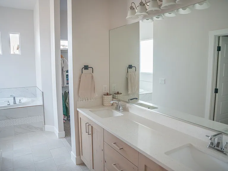 1322 E Toliman Way — Photo 19