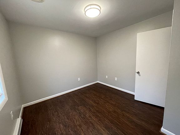 4th image of 801-805 Thomas Ct #801-4