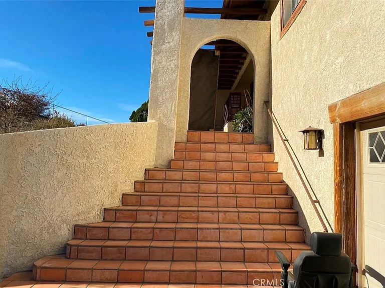 1055 Lakeview Dr — Photo 4