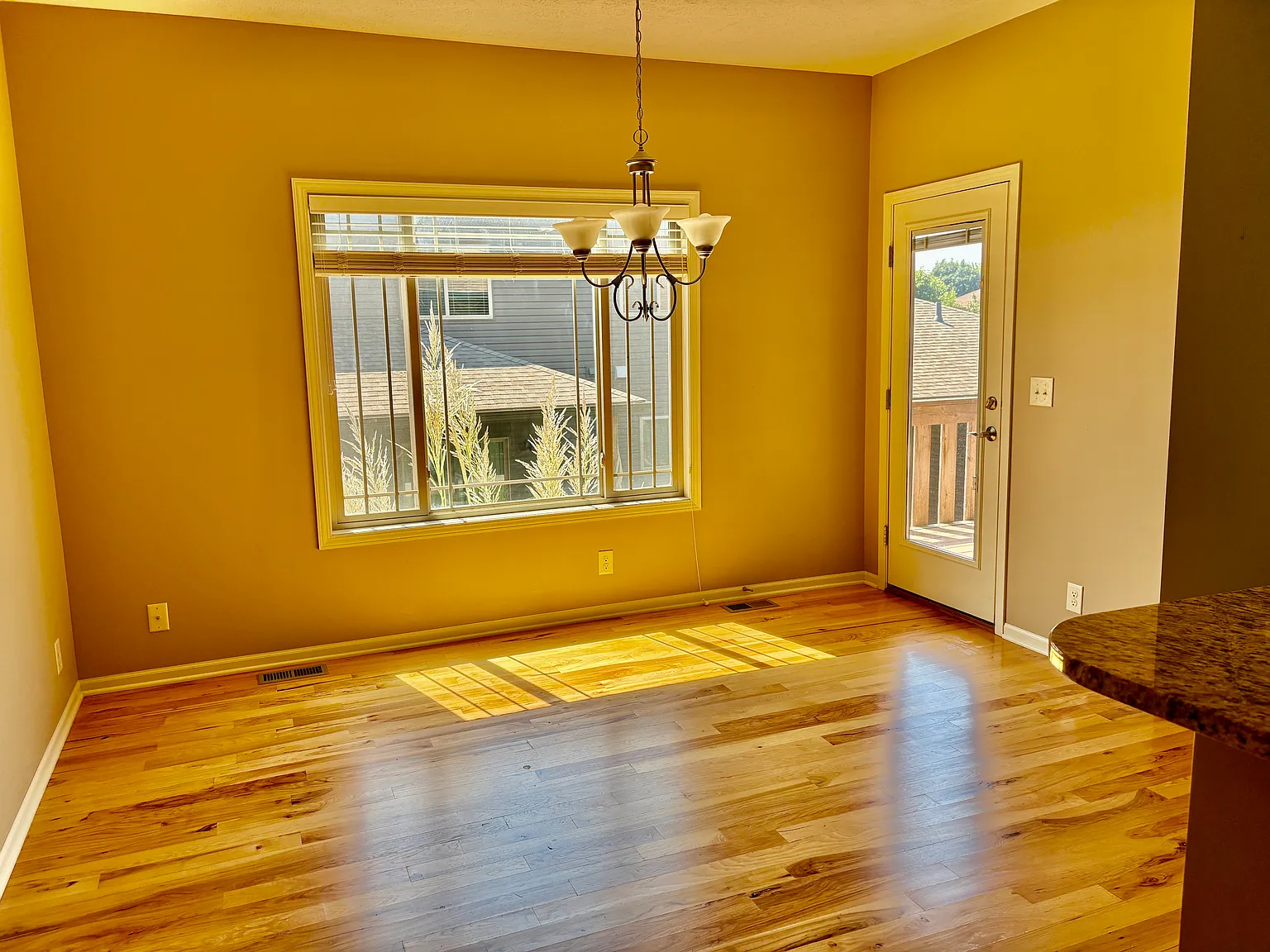 4 bed, 2882 sqft, $2,889 — Photo 4