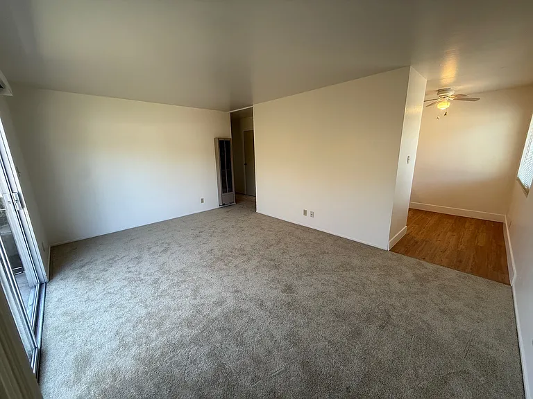 Four Seasons Apartments — Photo 6