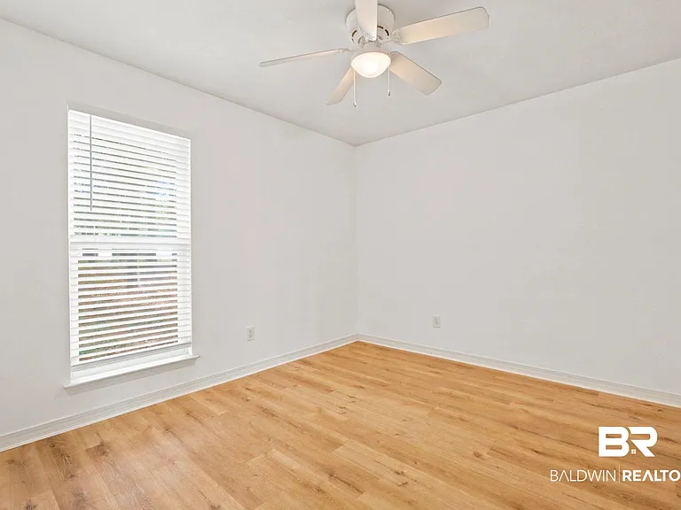 905 Ryan Ave — Photo 16