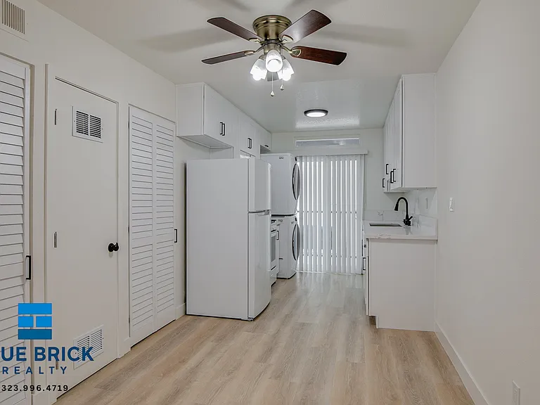 536 E Cypress Ave #301 — Photo 2