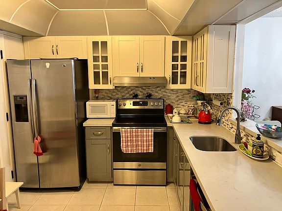 5th image of 3551 NE 169th St APT 408