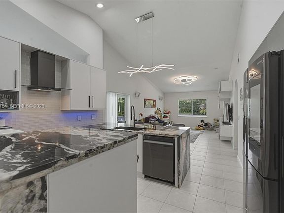 5th image of 1510 SW 96th Ter
