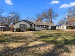 17504 E R D Mize Rd, Independence, MO 64057