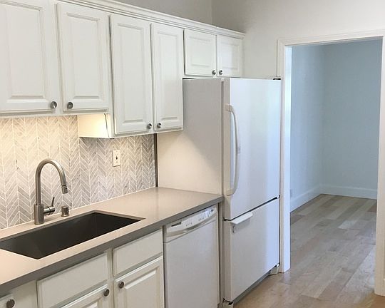 4th image of 511 San Vicente Blvd Unit 205